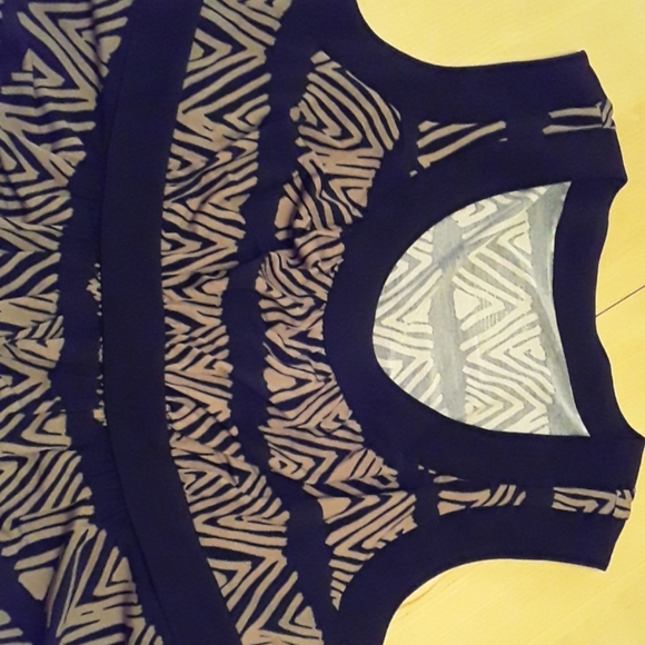 Liz Lange for Target XS Maternity Top - Picture 4 of 8